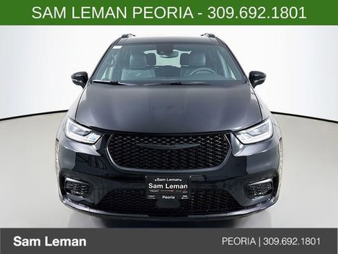 New 2026 Chrysler Pacifica Select image 2