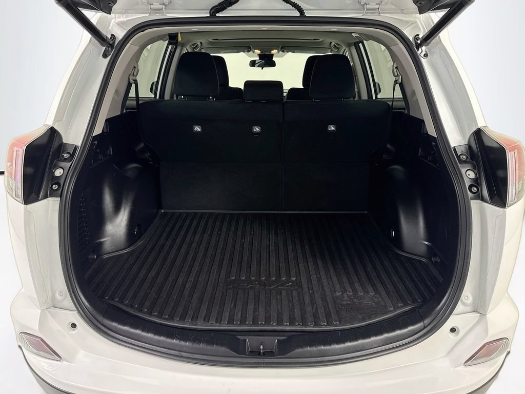 Used 2018 Toyota RAV4 XLE AWD/4WD image 24