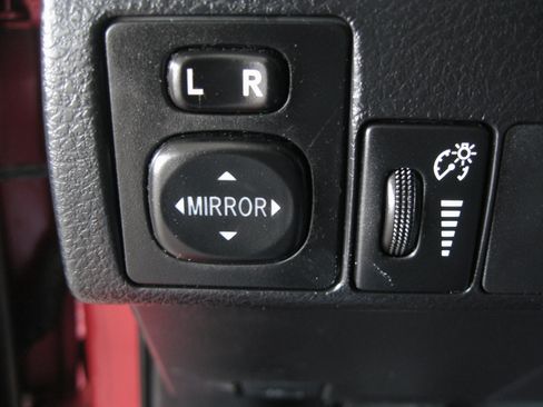Used 2014 Toyota Corolla LE image 17