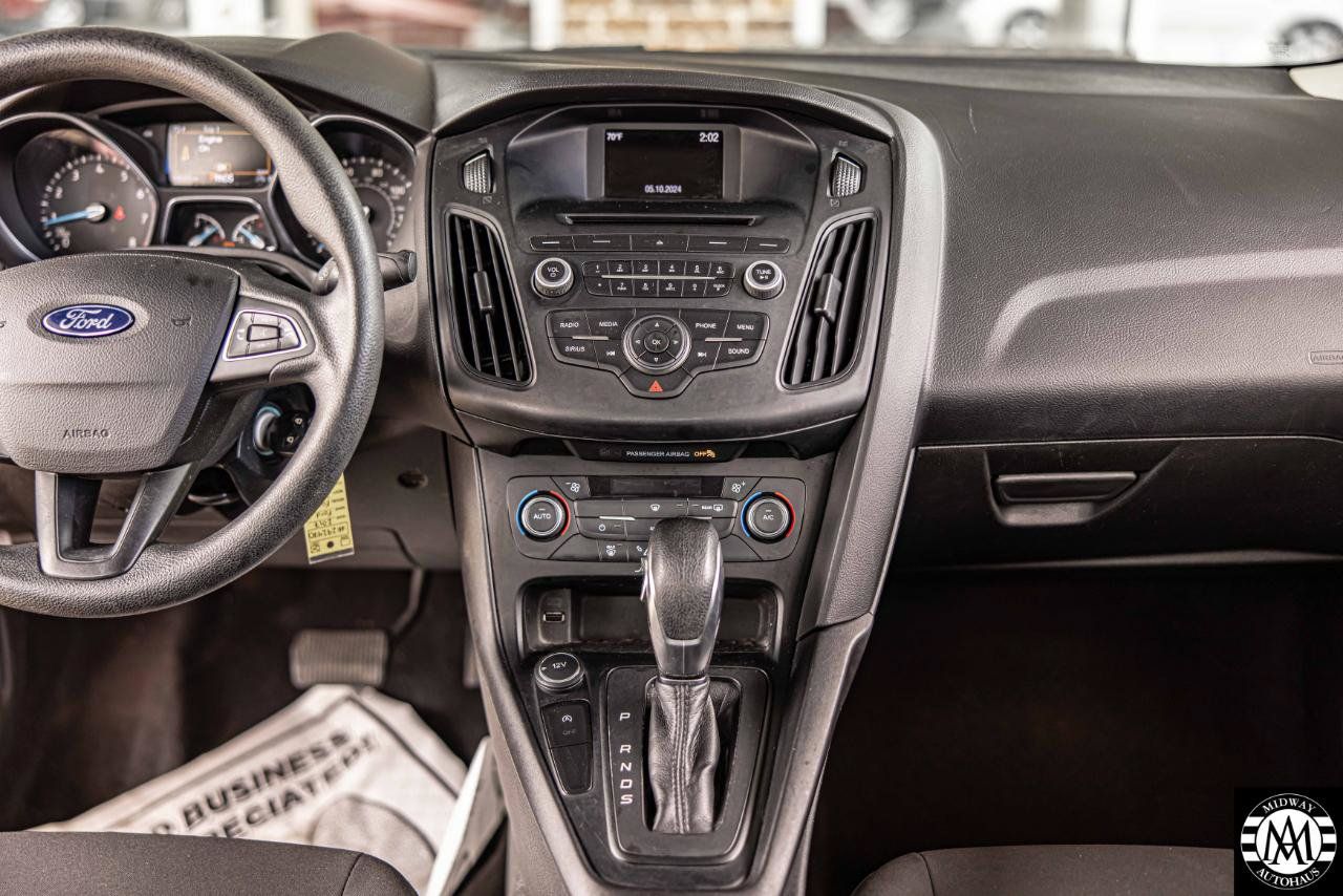 Used 2017 Ford Focus SE FWD image 37