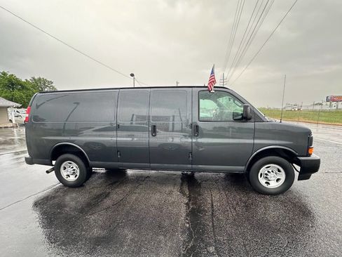Used 2017 Chevrolet Express 3500 Extended RWD image 5