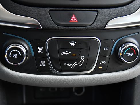 Used 2020 Chevrolet Equinox LT image 21