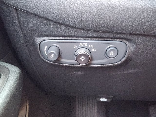 Used 2021 Chevrolet Equinox Premier FWD image 23