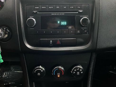 Used 2014 Dodge Avenger SE image 19