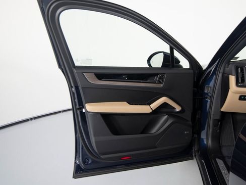 New 2026 Porsche Cayenne S image 18