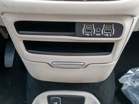 Used 2023 Chrysler Pacifica Touring-L image 35