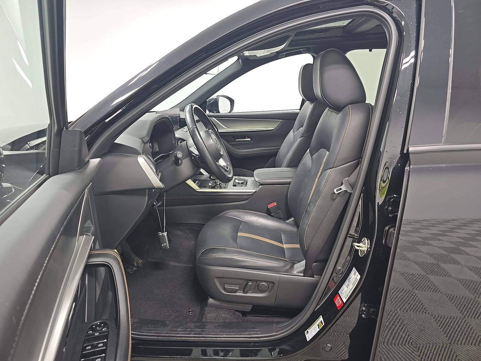 Used 2025 MAZDA CX-70 Plug-In Hybrid w/ Premium Plus AWD/4WD image 3