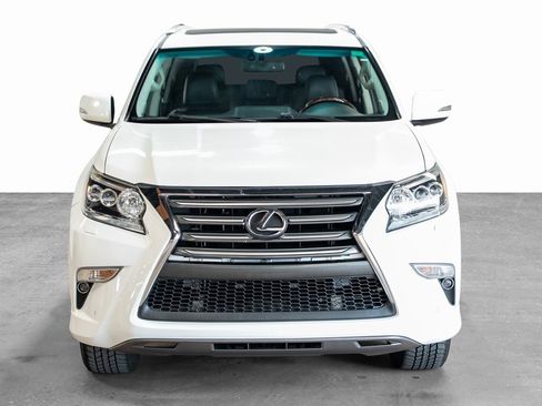 Used 2017 Lexus GX 460 Premium w/ Premium Package image 4
