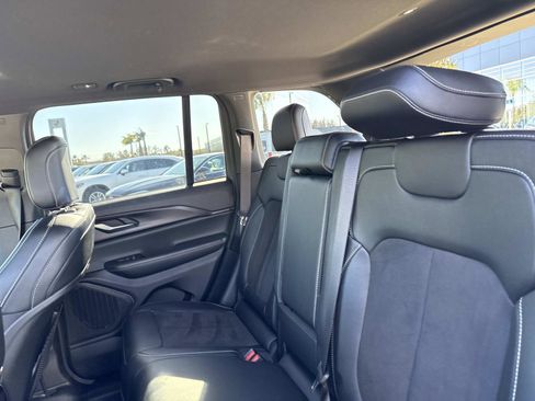 Used 2024 Jeep Grand Cherokee Altitude image 13