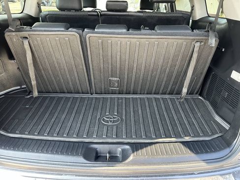 Used 2019 Toyota Highlander Plus AWD/4WD image 8