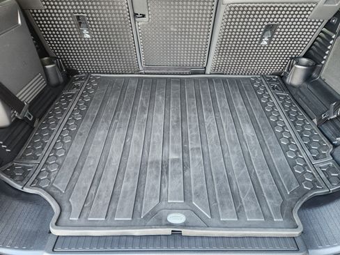 Certified 2023 Land Rover Defender 110 SE image 36