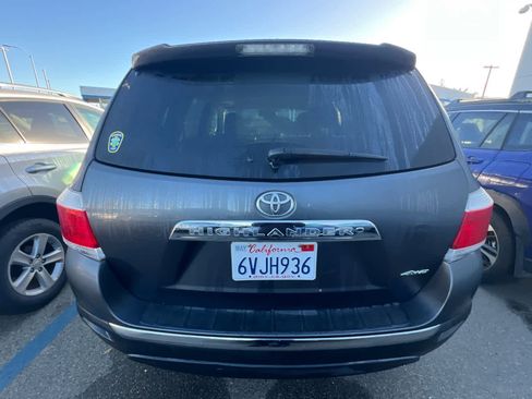 Used 2012 Toyota Highlander SE w/ Tow Pkg image 5