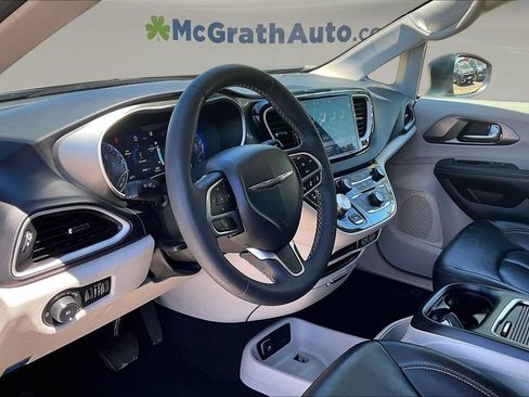 Used 2023 Chrysler Pacifica Touring-L FWD image 20