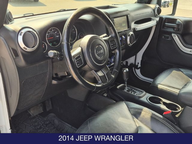 Used 2014 Jeep Wrangler Unlimited Sahara w/ Dual Top Group AWD/4WD image 13