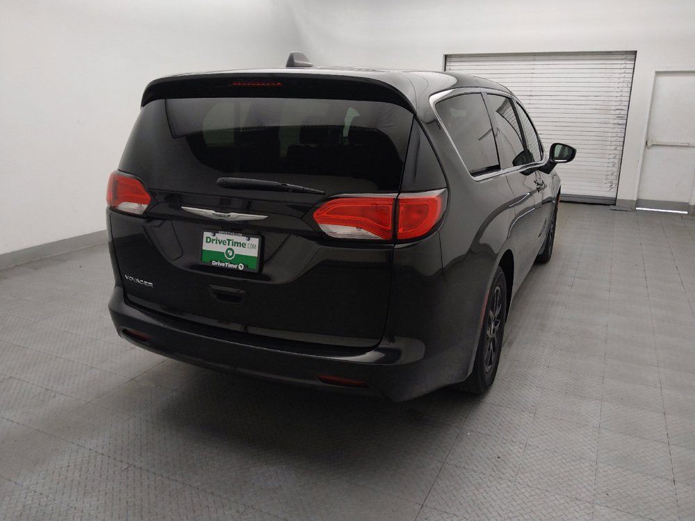 Used 2022 Chrysler Voyager LX FWD image 7