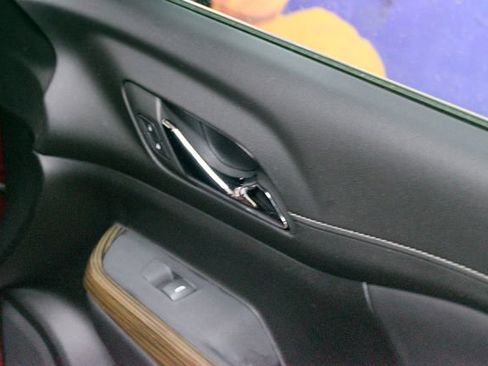 Used 2023 GMC Acadia SLE w/ Driver Convenience Package FWD image 11