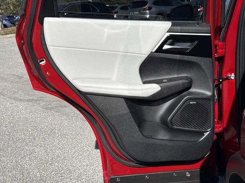 Used 2025 Mitsubishi Outlander SE image 13