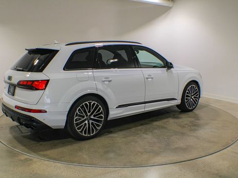 Used 2025 Audi SQ7 Prestige AWD/4WD image 30