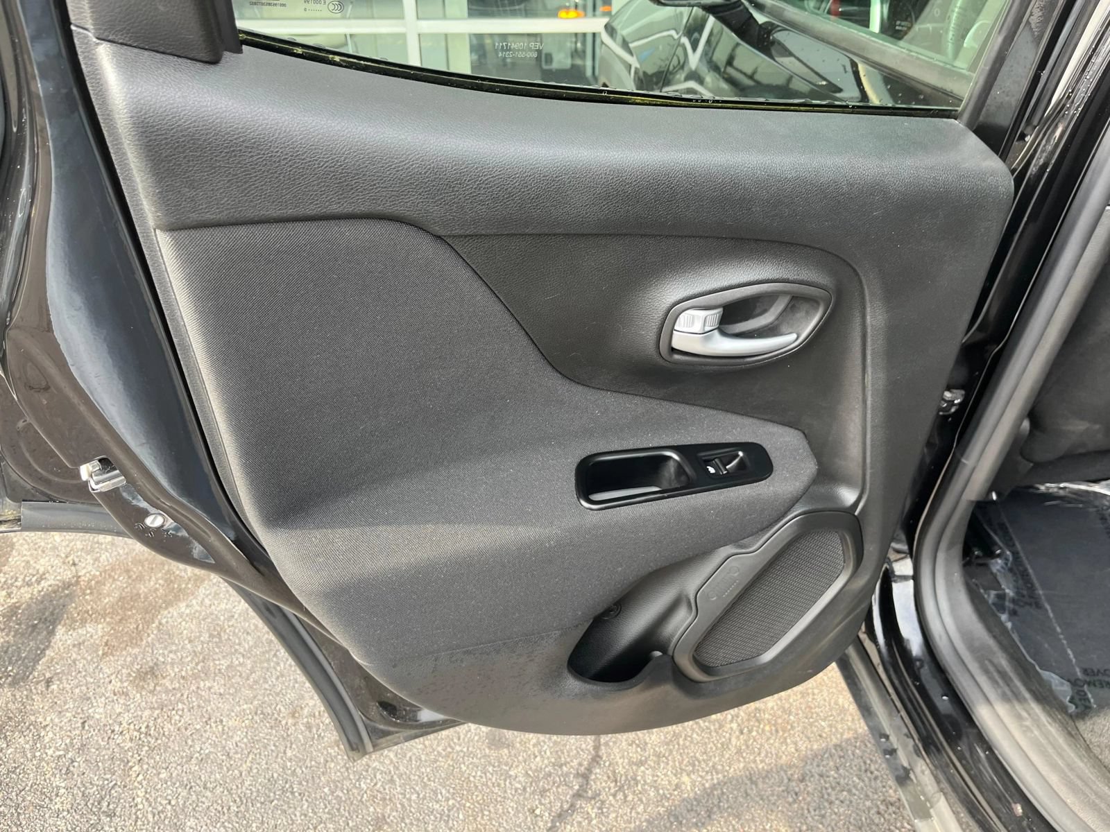 Used 2020 Jeep Renegade Latitude FWD image 41