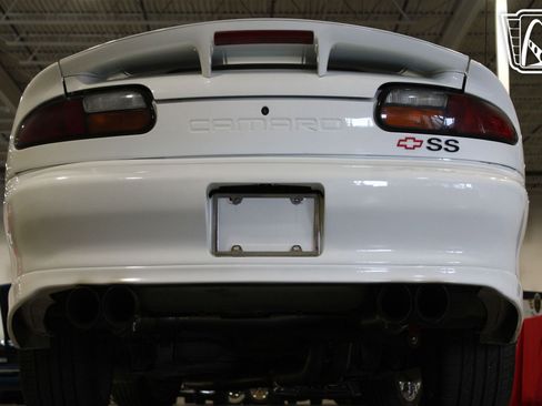 Used 2001 Chevrolet Camaro Z28 w/ SS Performance/Appearance Pkg RWD image 13