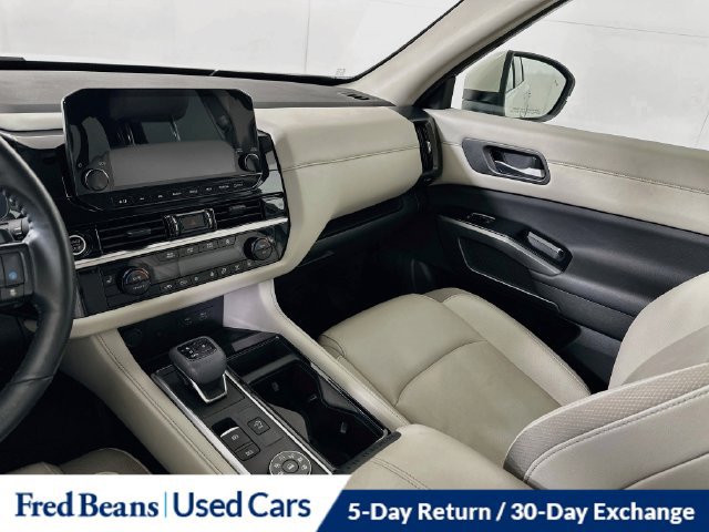 Used 2024 Nissan Pathfinder SL AWD/4WD image 30