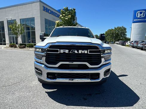 Used 2025 RAM 2500 Big Horn AWD/4WD image 9