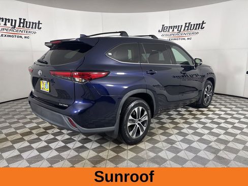 Used 2021 Toyota Highlander XLE image 6