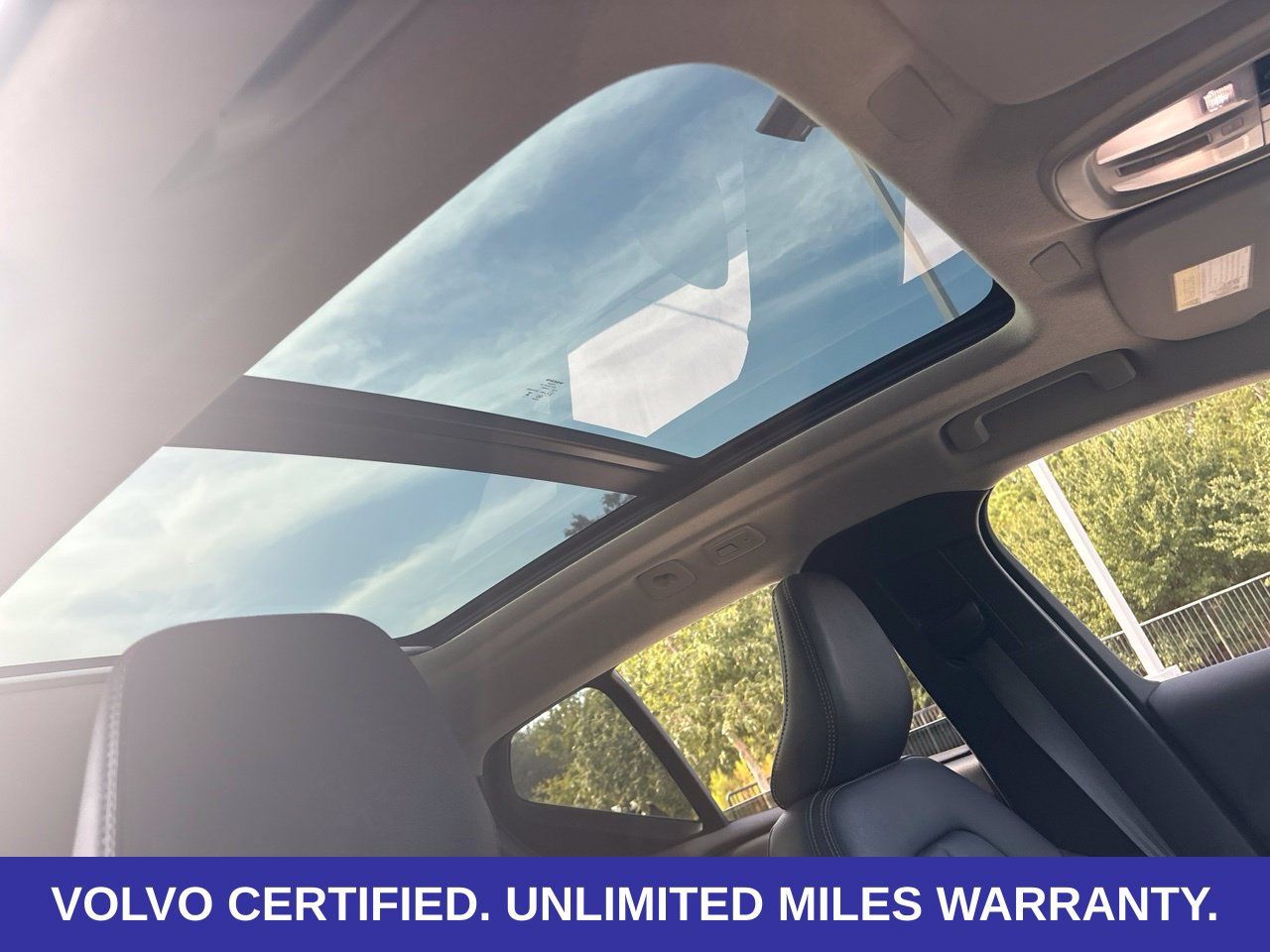 Used 2024 Volvo XC40 B5 Plus w/ Climate Package AWD/4WD image 17