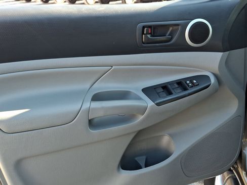 Used 2015 Toyota Tacoma 4x4 Double Cab w/ TRD Sport Package image 12