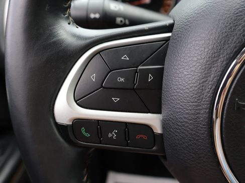 Used 2018 Jeep Compass Latitude w/ Popular Equipment Group FWD image 33