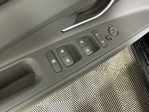 Certified 2025 Hyundai Elantra SEL FWD image 11