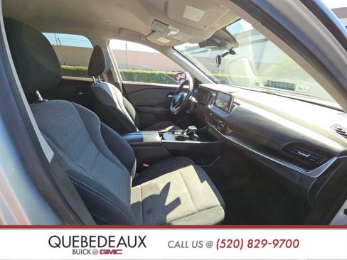 Used 2022 Nissan Rogue SV image 13