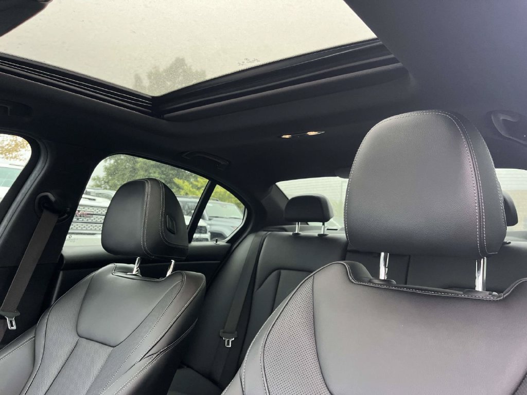 Used 2022 BMW 330i xDrive Sedan w/ M Sport Package AWD/4WD image 33