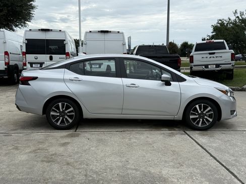 Used 2024 Nissan Versa SV FWD image 3