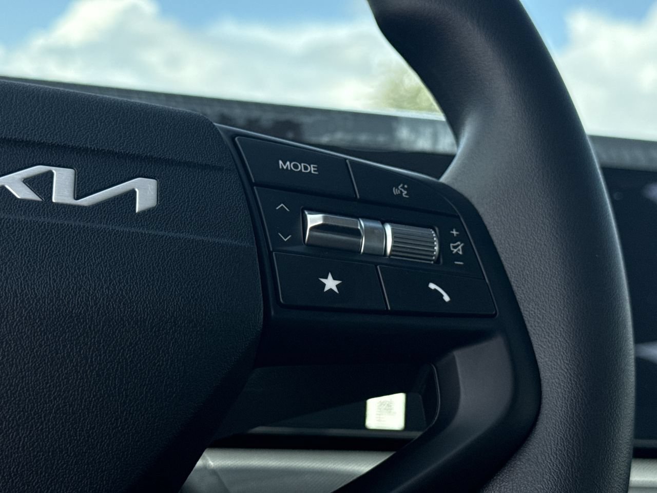 New 2026 Kia K4 FWD image 18