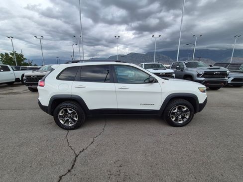 Used 2019 Jeep Cherokee Trailhawk AWD/4WD image 2