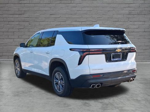 Used 2024 Chevrolet Traverse LS FWD image 7