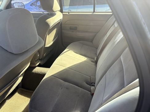 Used 2005 Ford Crown Victoria image 10