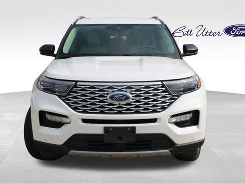 Used 2022 Ford Explorer Platinum image 2
