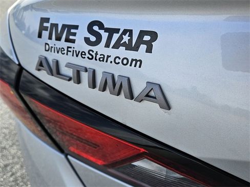 Used 2024 Nissan Altima 2.5 SR image 11