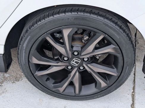 Used 2018 Honda Civic Sport image 24