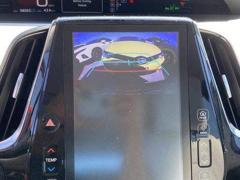 Used 2017 Toyota Prius Prime Advanced FWD image 22