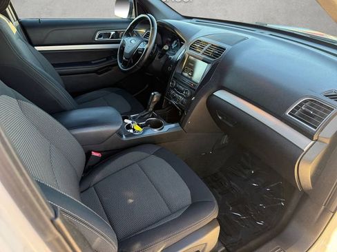 Used 2016 Ford Explorer XLT w/ Equipment Group 201A image 24