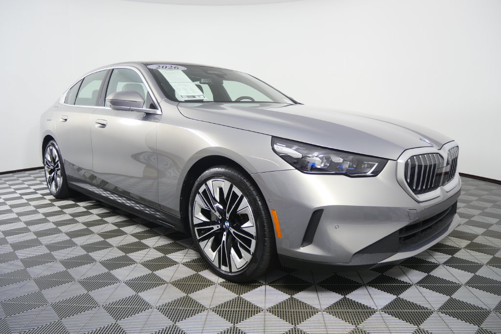 Certified 2026 BMW i5 eDrive40 AWD/4WD image 2