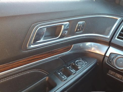 Used 2018 Ford Explorer Limited w/ Equipment Group 301A AWD/4WD image 13