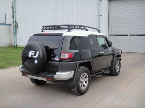 Used 2014 Toyota FJ Cruiser 2WD w/ Convenience Package image 15