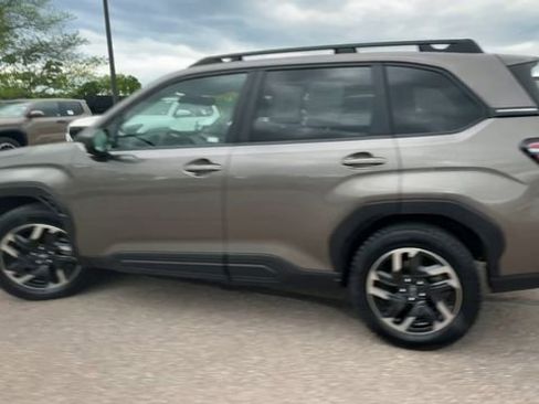 Used 2025 Subaru Forester Premium AWD/4WD image 4