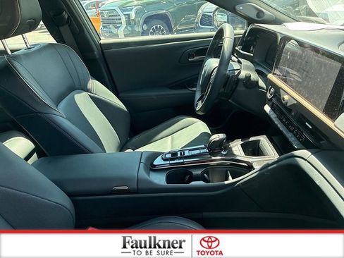 Used 2026 Toyota Crown Platinum AWD/4WD image 22