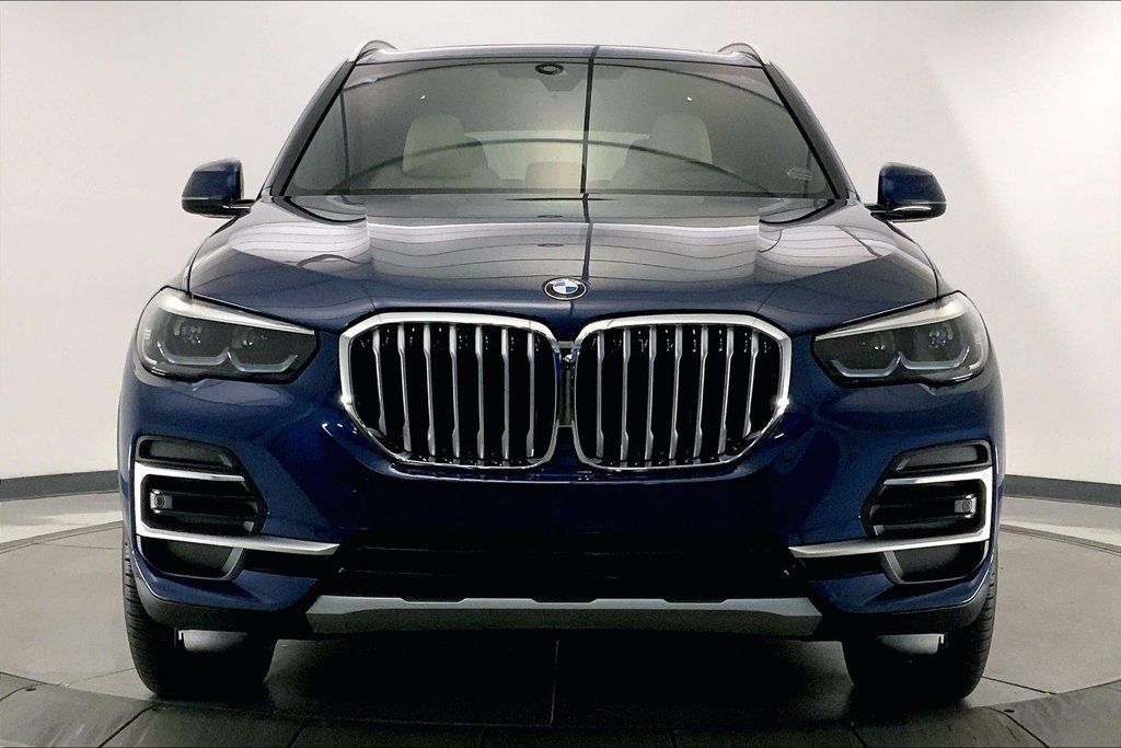 Used 2022 BMW X5 xDrive40i w/ Premium Package AWD/4WD image 2
