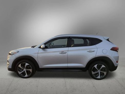 Used 2016 Hyundai Tucson Sport image 3